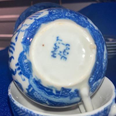 VINTAGE BLUE WILLOW CHILDRENâ€™S DISHES