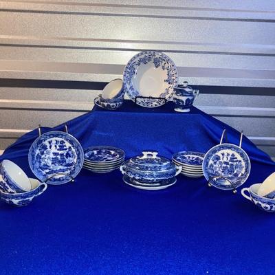 VINTAGE BLUE WILLOW CHILDRENâ€™S DISHES