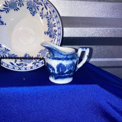 VINTAGE BLUE WILLOW CHILDRENâ€™S DISHES