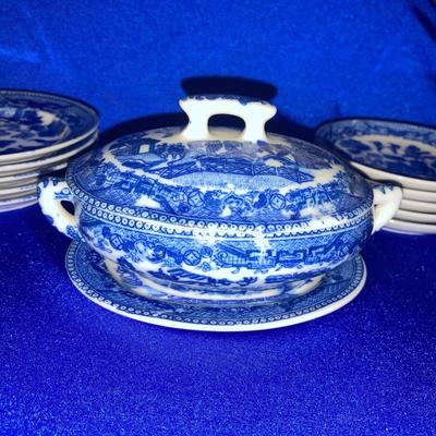 VINTAGE BLUE WILLOW CHILDRENâ€™S DISHES