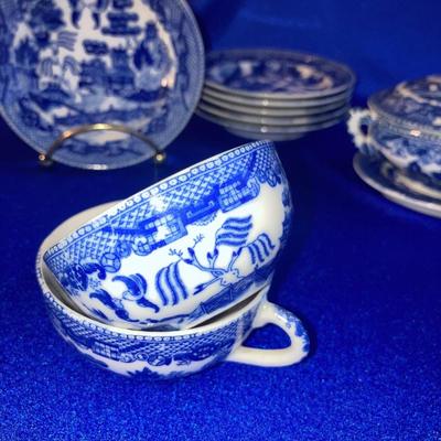 VINTAGE BLUE WILLOW CHILDRENâ€™S DISHES
