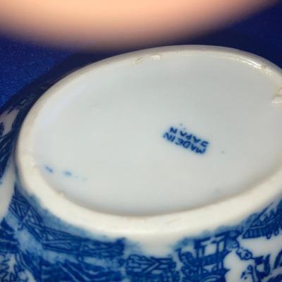 VINTAGE BLUE WILLOW CHILDRENâ€™S DISHES