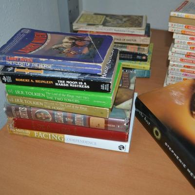 LOT 80. COLLECTION OF BOOKS
