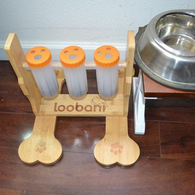 LOT 86. DOG FEEDING BOWLS