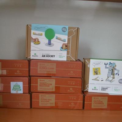 LOT 87 KIWI CO. TOY KITS