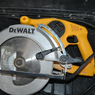 LOT 104. DEWALT DW378G