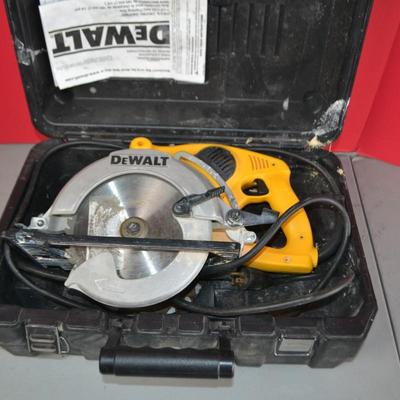 LOT 104. DEWALT DW378G