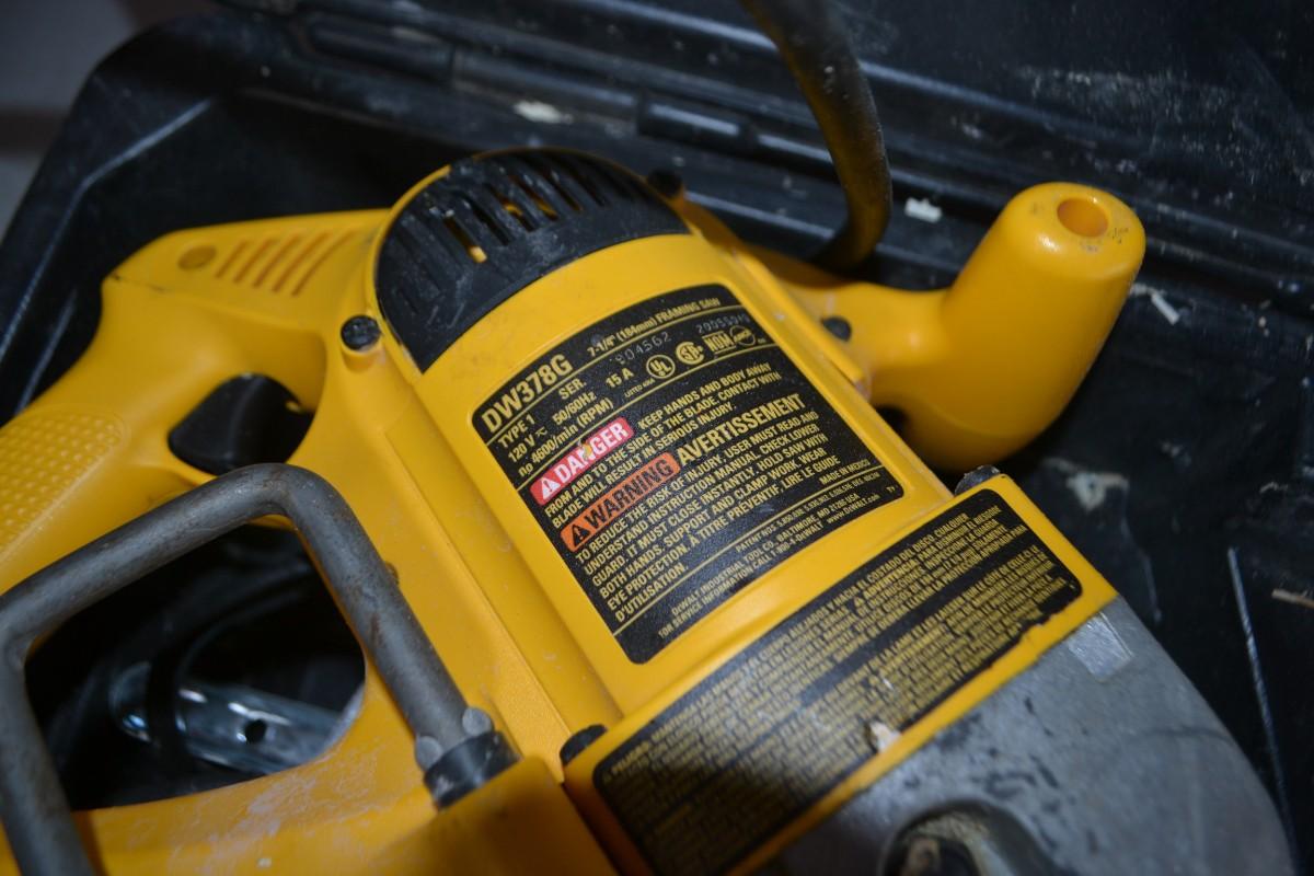 LOT 104. DEWALT DW378G