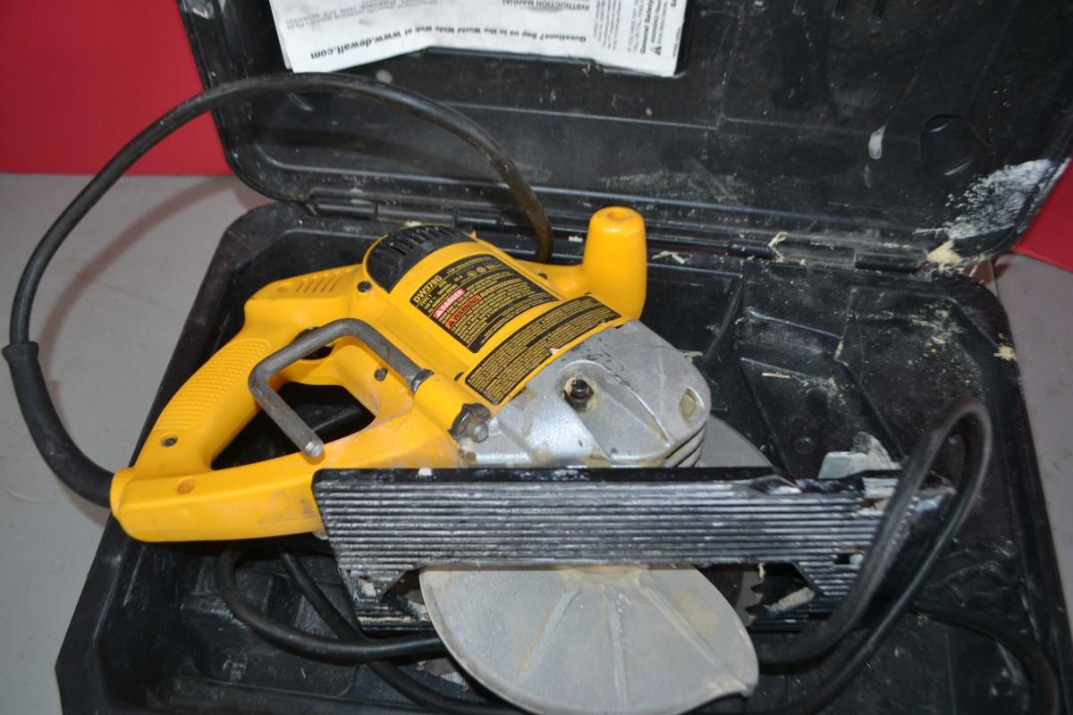 LOT 104. DEWALT DW378G