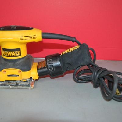 LOT 110. DEWALT SANDER MODEL D26441