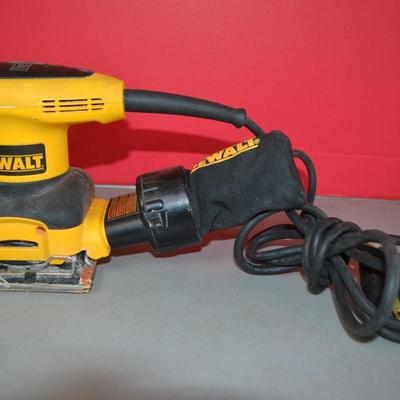 LOT 110. DEWALT SANDER MODEL D26441