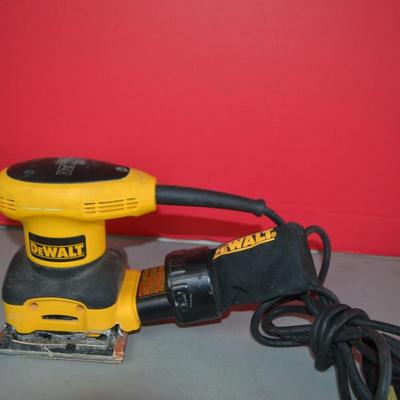 LOT 110. DEWALT SANDER MODEL D26441
