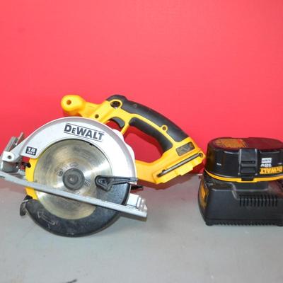 LOT 114. DEWALT CORDLESS CIRCULAR SAW, BATTERY AND CHARGER