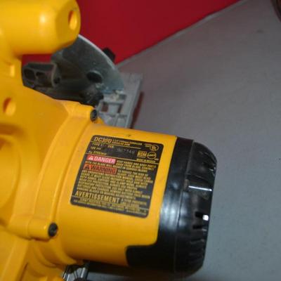 LOT 114. DEWALT CORDLESS CIRCULAR SAW, BATTERY AND CHARGER