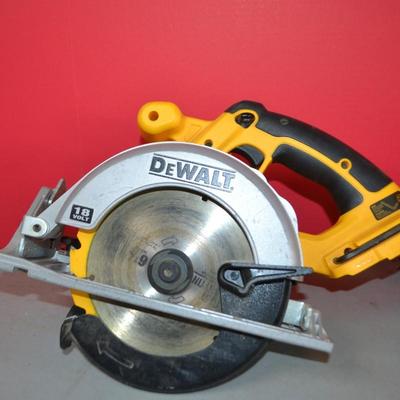 LOT 114. DEWALT CORDLESS CIRCULAR SAW, BATTERY AND CHARGER