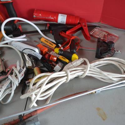 LOT 128. VARIETY OF TOOLS AND CORDS