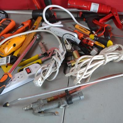 LOT 128. VARIETY OF TOOLS AND CORDS