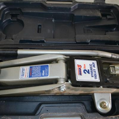 LOT 135  TWO TON HYDRAULIC JACK