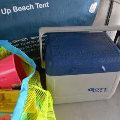 LOT 142. BEACH GEAR