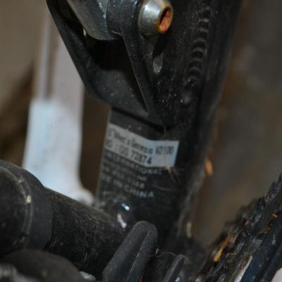 LOT 156. GENESIS MOUNTAIN BIKE
