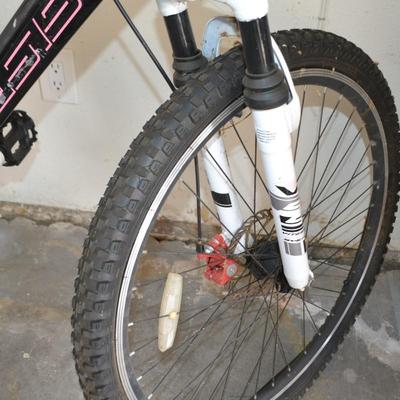 LOT 156. GENESIS MOUNTAIN BIKE