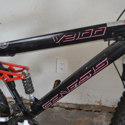 LOT 156. GENESIS MOUNTAIN BIKE