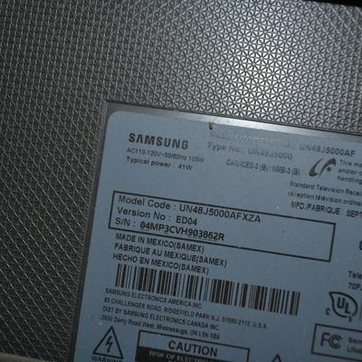LOT 157  SAMSUNG SMART TV 48" AND WALL MOUNT