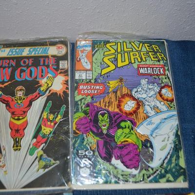 LOT 184. COLLECTION OF EIGHT COMIC BOOKS