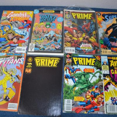 LOT 185. COLLECTION OF EIGHT COMIC BOOKS