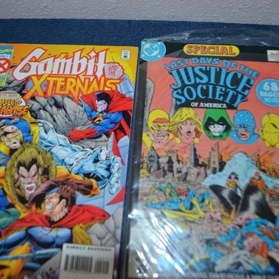 LOT 185. COLLECTION OF EIGHT COMIC BOOKS