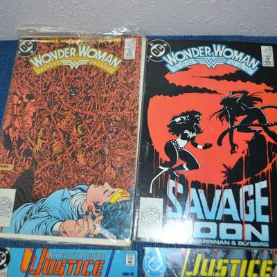 LOT 189. COLLECTION OF EIGHT COMIC BOOKS