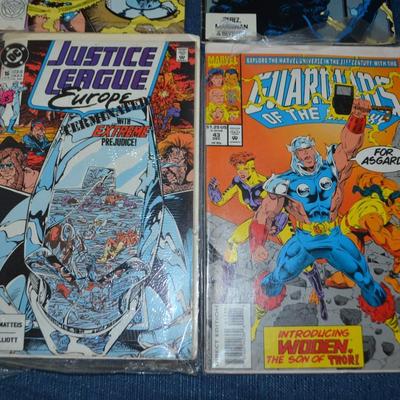 LOT 189. COLLECTION OF EIGHT COMIC BOOKS