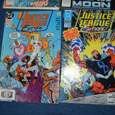 LOT 189. COLLECTION OF EIGHT COMIC BOOKS