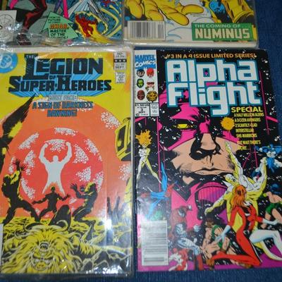 LOT 187. COLLECTION OF EIGHT COMIC BOOKS