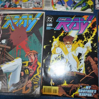 LOT 193. COLLECTION OF EIGHT COMIC BOOKS