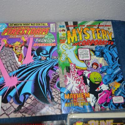 LOT 193. COLLECTION OF EIGHT COMIC BOOKS