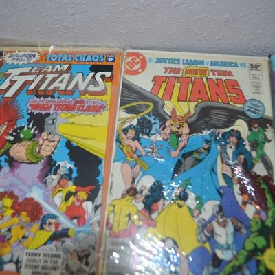 LOT 193. COLLECTION OF EIGHT COMIC BOOKS