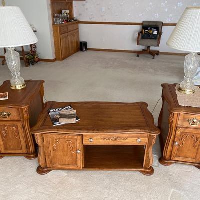 A1- Coffee & End Table set w/crystal lamps
