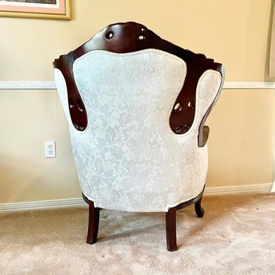 HARRIS FURNITURE ~ Tufted Wing Back Musical Chair ~ Excellent