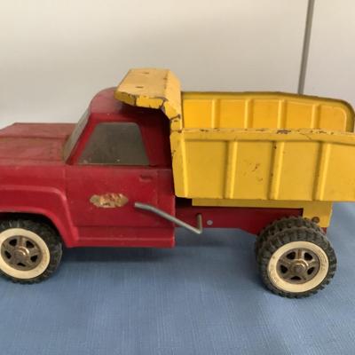 Tonka red and yellow metal dump truck-vintage
