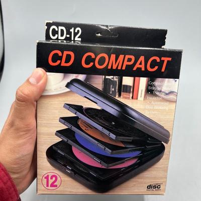 Plastic Compact 12 CD Compact Flip Case