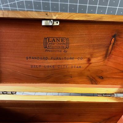 LANE Standard Furniture Cedar Chest Box