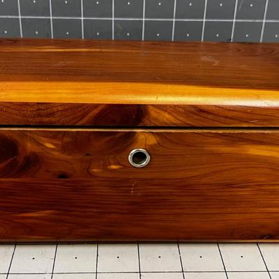 LANE Standard Furniture Cedar Chest Box