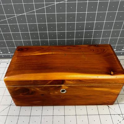 LANE Standard Furniture Cedar Chest Box