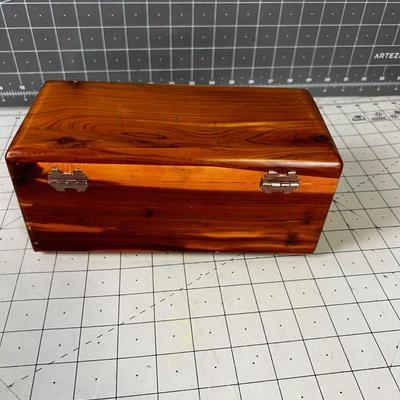 LANE Standard Furniture Cedar Chest Box
