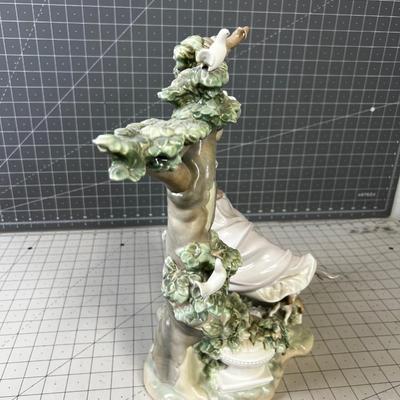 LLADRO Lady in a Swing 