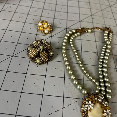 Vintage Costume Necklace and Earrings.