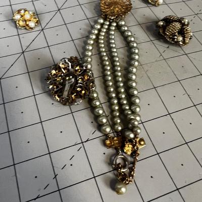 Vintage Costume Necklace and Earrings.