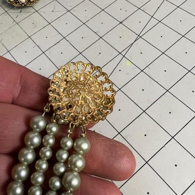 Vintage Costume Necklace and Earrings.
