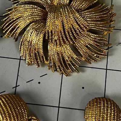 Gold Toned MONET Vintage 